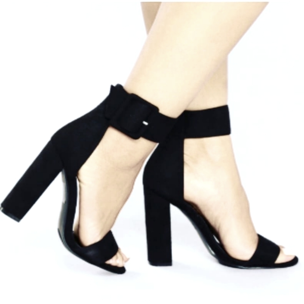 Lulu's So Me Black / Nude Block Heels